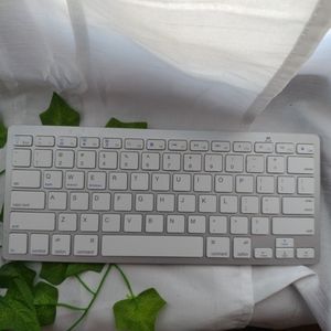 ✨Wireless Bluetooth Keyboard White✨